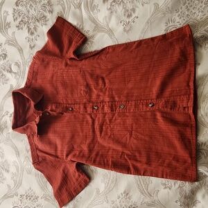 In great condition. Woven shirt.